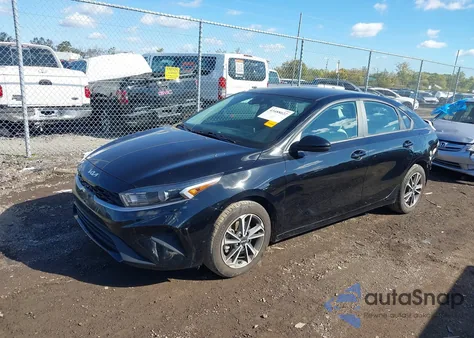 2022 Kia Forte Lxs z USA, uszkodzony, nr VIN 3KPF24AD5NE438783